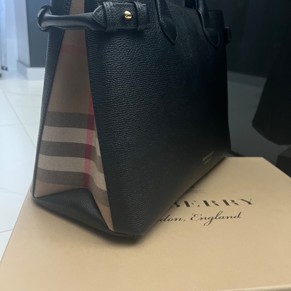 Burberry handbag - Picture 2 of 7